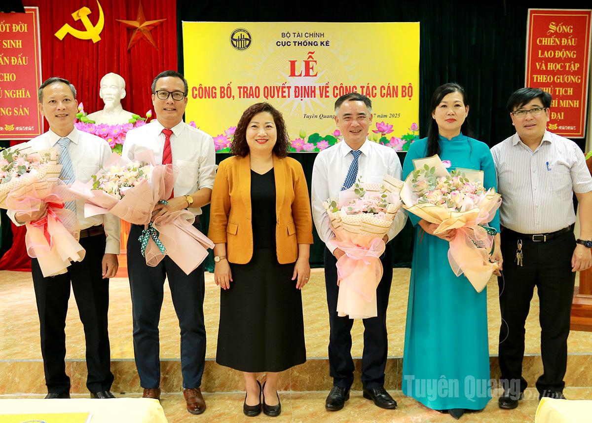 Thống kê tỉnh Tuyên Quang công bố Quyết định về công tác cán bộ